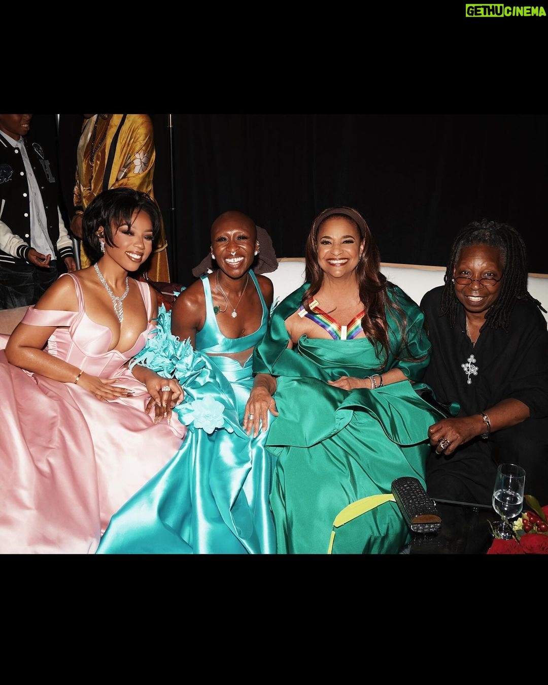 Chloe Bailey Instagram - timeless ✨ what an honor it was to sing and celebrate Dionne Warwick at the Kennedy Center in front of the president and many of my inspirations.. unforgettable night. can’t wait for you all to see ✨