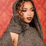 Chloe Bailey Instagram - sweater weather 🤎✨ was so happy to create the opening and closing songs for the movie Candycane Lane.. watch me perform them tonight on NBC during the Rockefeller Christmas Lighting!