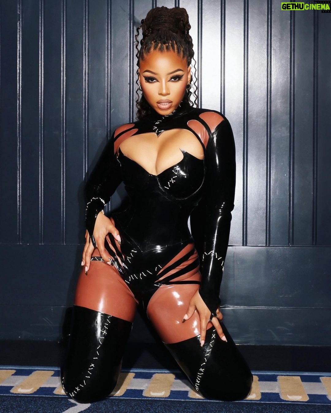 Chloe Bailey Instagram - iām dangerous baby šāā¬š¾ #catwoman