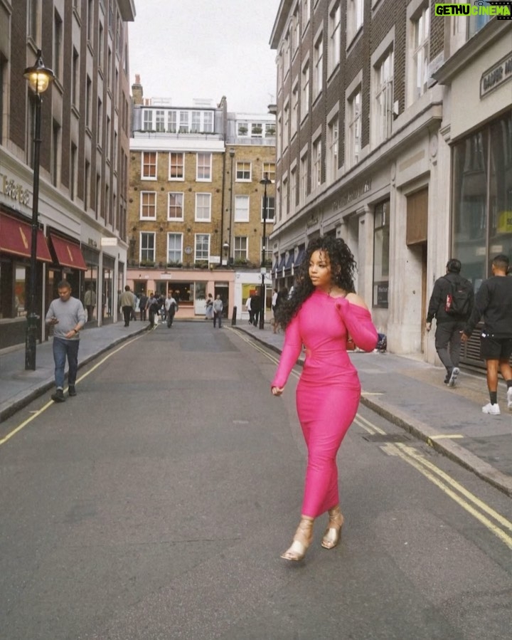Chloe Bailey Instagram - i love you so much London!!!