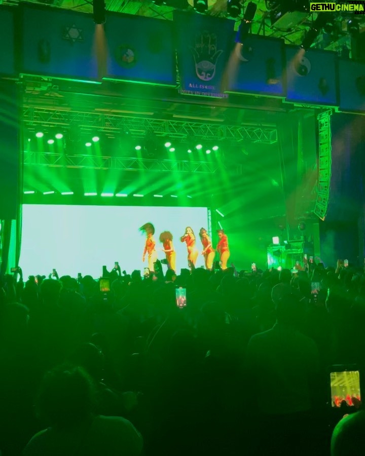 Chloe Bailey Instagram - ring the alarm 🚨 Anaheim, California