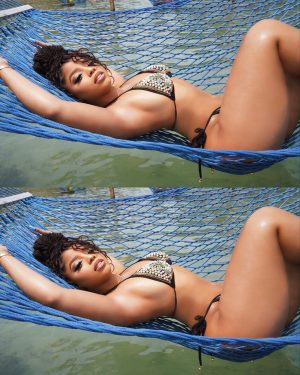 Chloe Bailey Instagram - bae watch 🌊