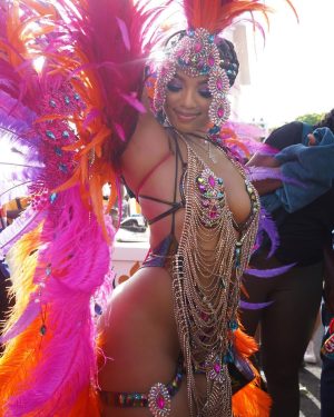 Chloe Bailey Instagram - baby’s first carnival with @legendscarnival !!! had the best time of my entire life 😍😍🥰