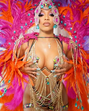 Chloe Bailey Instagram - baby’s first carnival with @legendscarnival !!! had the best time of my entire life 😍😍🥰