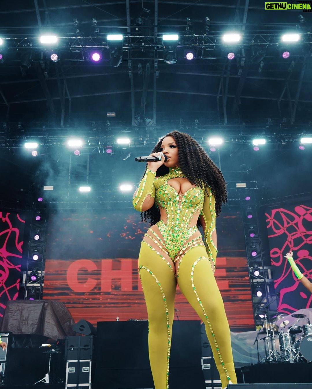 Chloe Bailey Instagram - thique thighs save lives 🍀