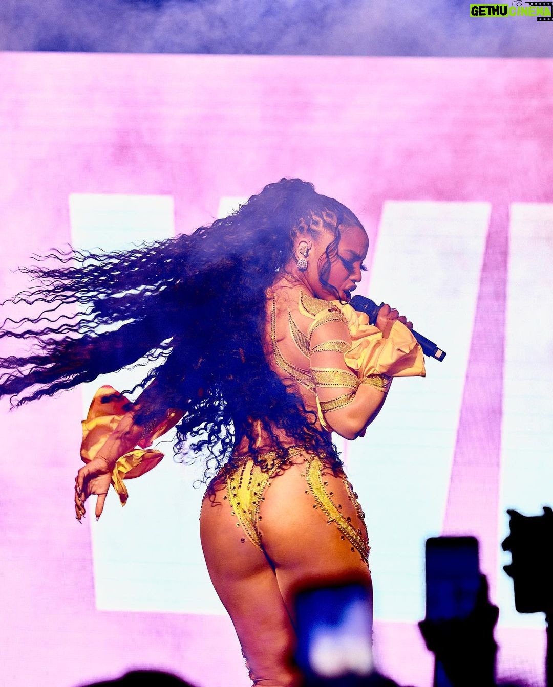 Chloe Bailey Instagram - 4 + 4 = 8 THAT MFN TOUR UP 🔥🔥🔥🔥