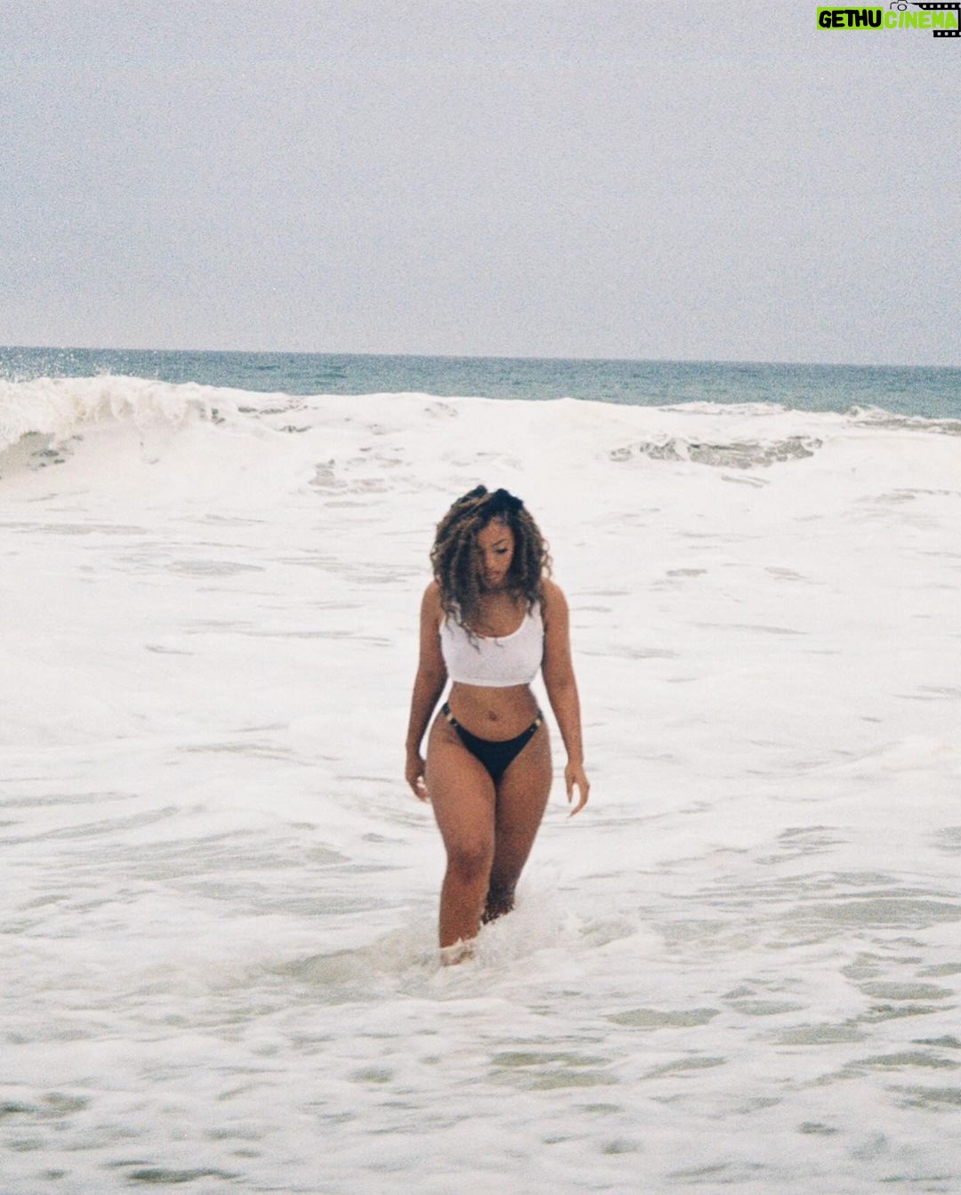 Chloe Bailey Instagram - Can I be the one you love?
