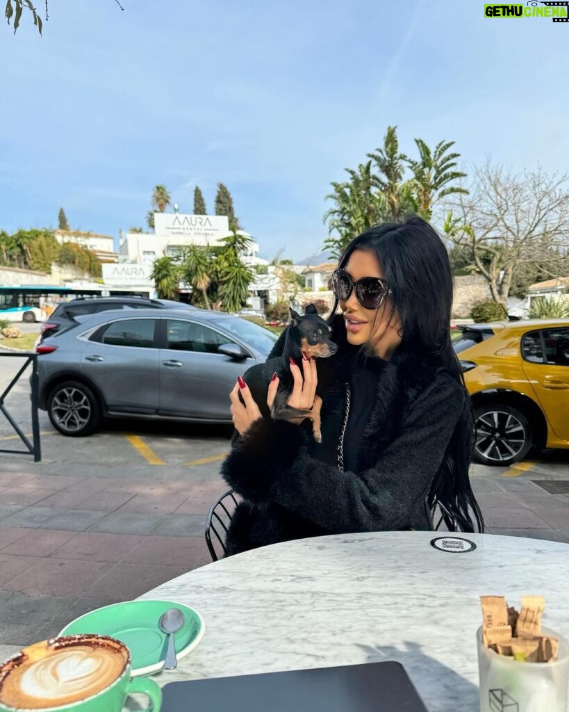 Chloe Khan Instagram - Past few days in Marbs 🤍🦈⭐️ Marbella, Puerto Banus - Spain
