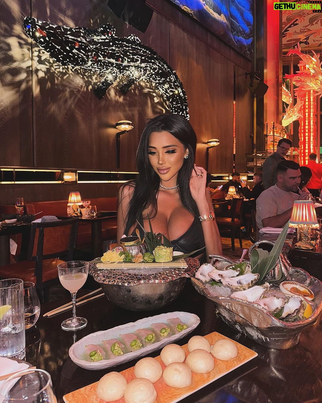 Chloe Khan Instagram - Couldn’t come to Manchester without trying the new Sexyfish . It’s one of my London faves , did not disappoint 🥂 🦪 ( why is there no caviar emoji ?) Sexy Fish Manchester