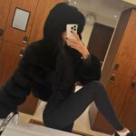 Chloe Khan Instagram - Switched off for a week and spent it here in my members club . Had such a crazy extended Xmas and new years which was incredible but it’s so good to be back in my gym detoxing and getting back on track . Starting 75hard challenge again on 1st February so until then just getting back in to training and recuperation . Hope everyone’s having a blissful start to the year . Sending all the love to everyone xx 🤍 not bothering with makeup and stuff at the min , just trying to get my skin right 🤍 Belgravia, London