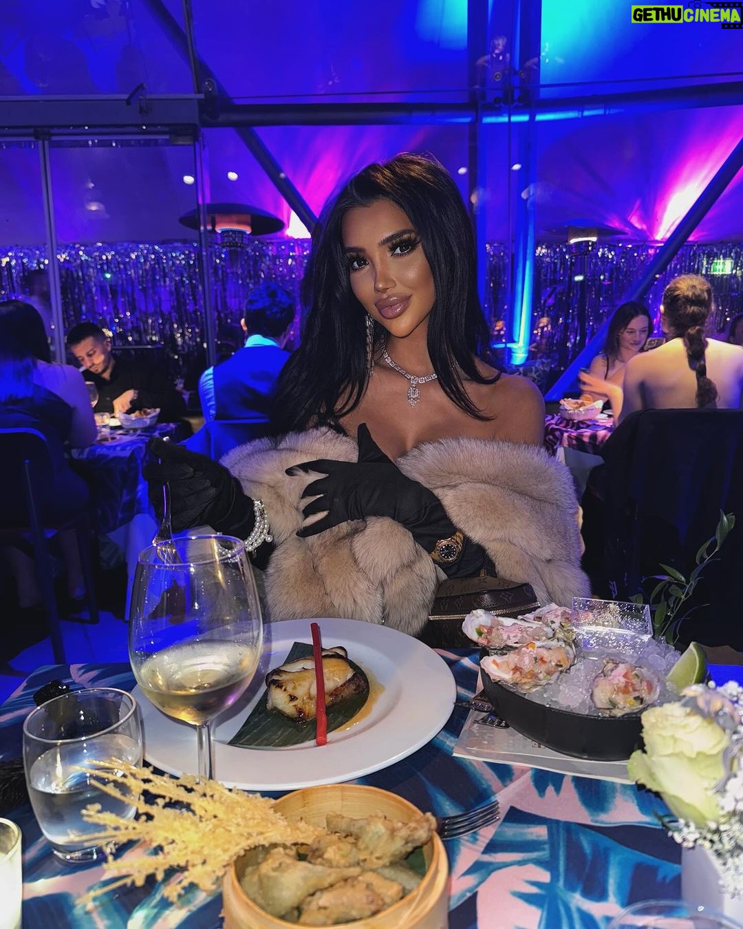 Chloe Khan Instagram - 🥂 New year Eve Gatsby gala dinner at Cavalli Milano . What a sensational night ,Wow. I never wanted 2023 to end but 2024 is about to be a magical special year 🤍 Hope everyones start to the year has proceeded on a miraculously wonderful note 🤍 Justme Milano