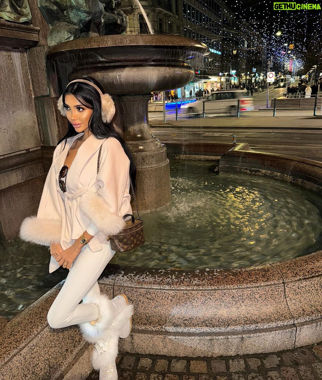 Chloe Khan Instagram - I 🩶 winter fashion Zürich, Switzerland