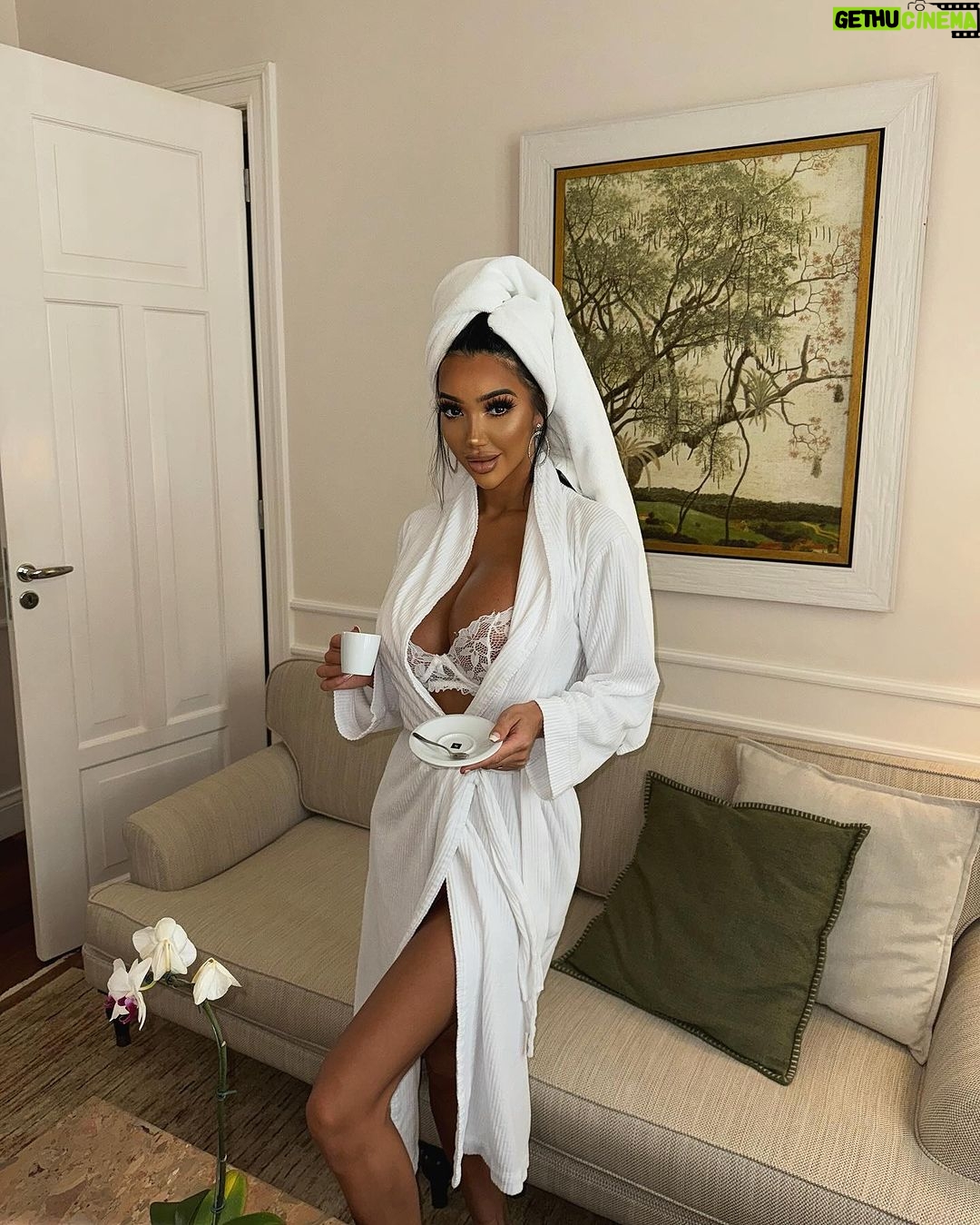 Chloe Khan Instagram - There’s nothing in my coffee cup 🤣 good morning from paradise though . Copacabana Palace, A Belmond Hotel