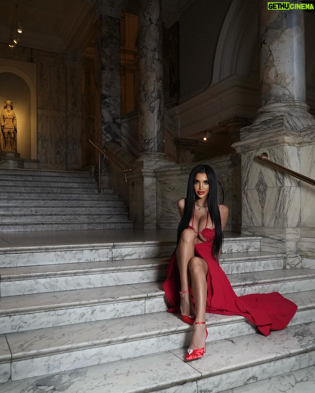 Chloe Khan Instagram - RED OR DEAD 🌹 Knightsbridge