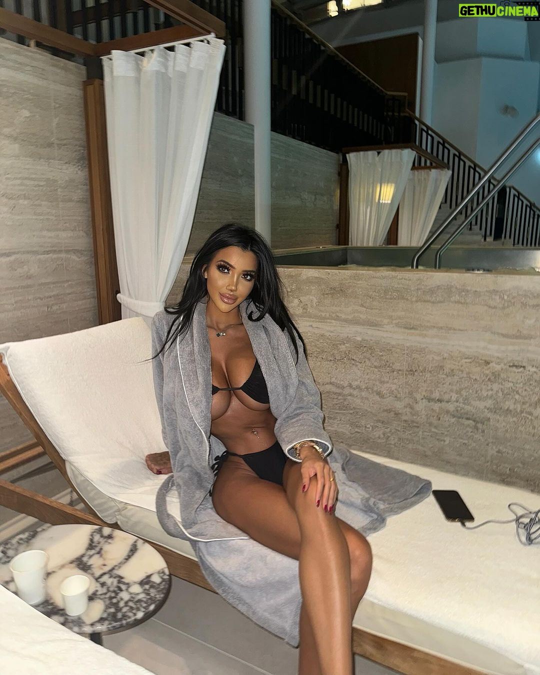 Chloe Khan Instagram - I have teamed up with @fanspicy1 💓 💰 Girls , if you want a 2nd income @fanspicy1 & myself will help you . DM them to get started