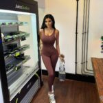 Chloe Khan Instagram - Stopped at @prepukltd today to pick up my healthy prep meals 🥬 💪 PREP UK