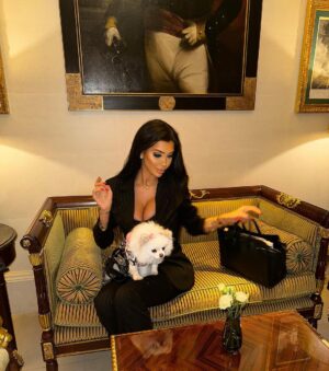 Chloe Khan Instagram - 🖤