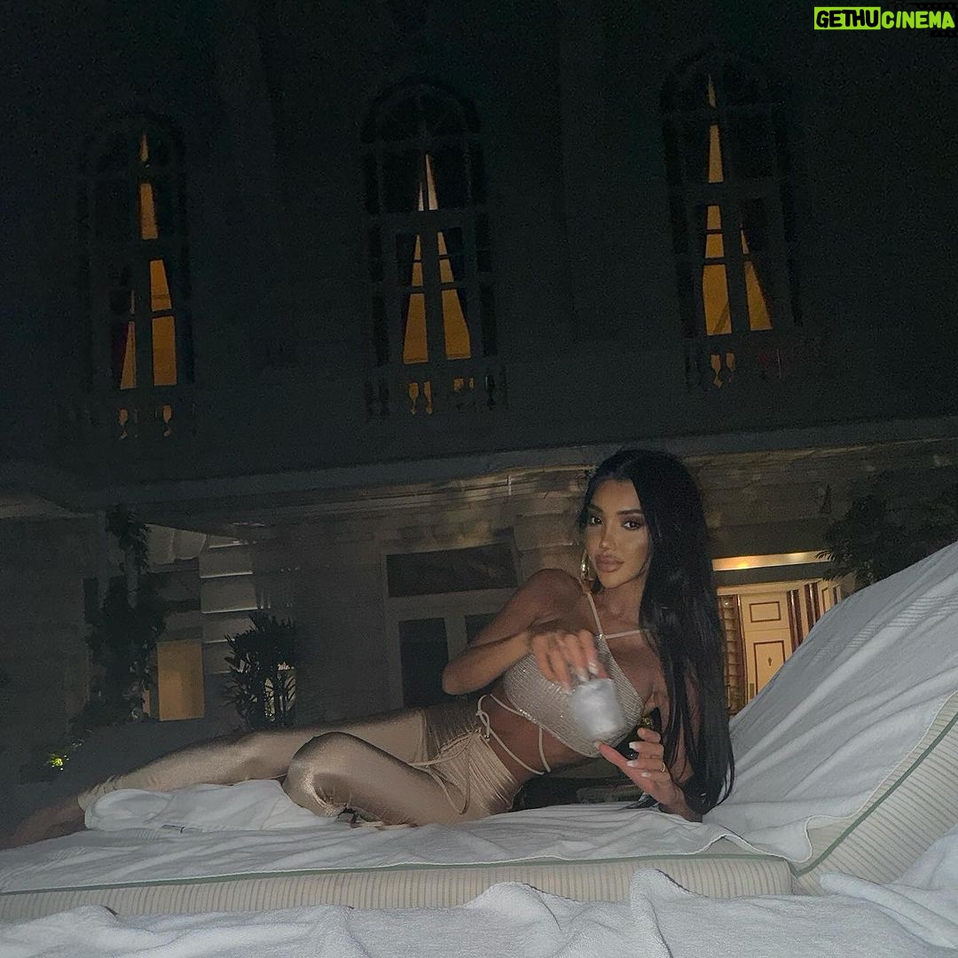 Chloe Khan Instagram - Dinner date everyday 🍽️ ❤️🔥 Brazil
