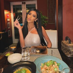 Chloe Khan Instagram - Dinner date everyday 🍽️ ❤️‍🔥 Brazil