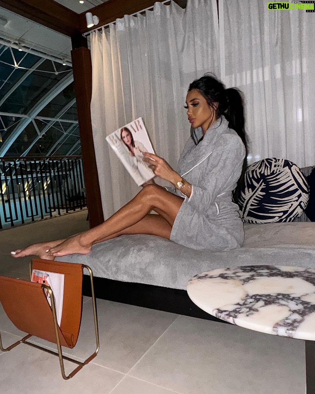 Chloe Khan Instagram - Spa night 💙 Knightsbridge