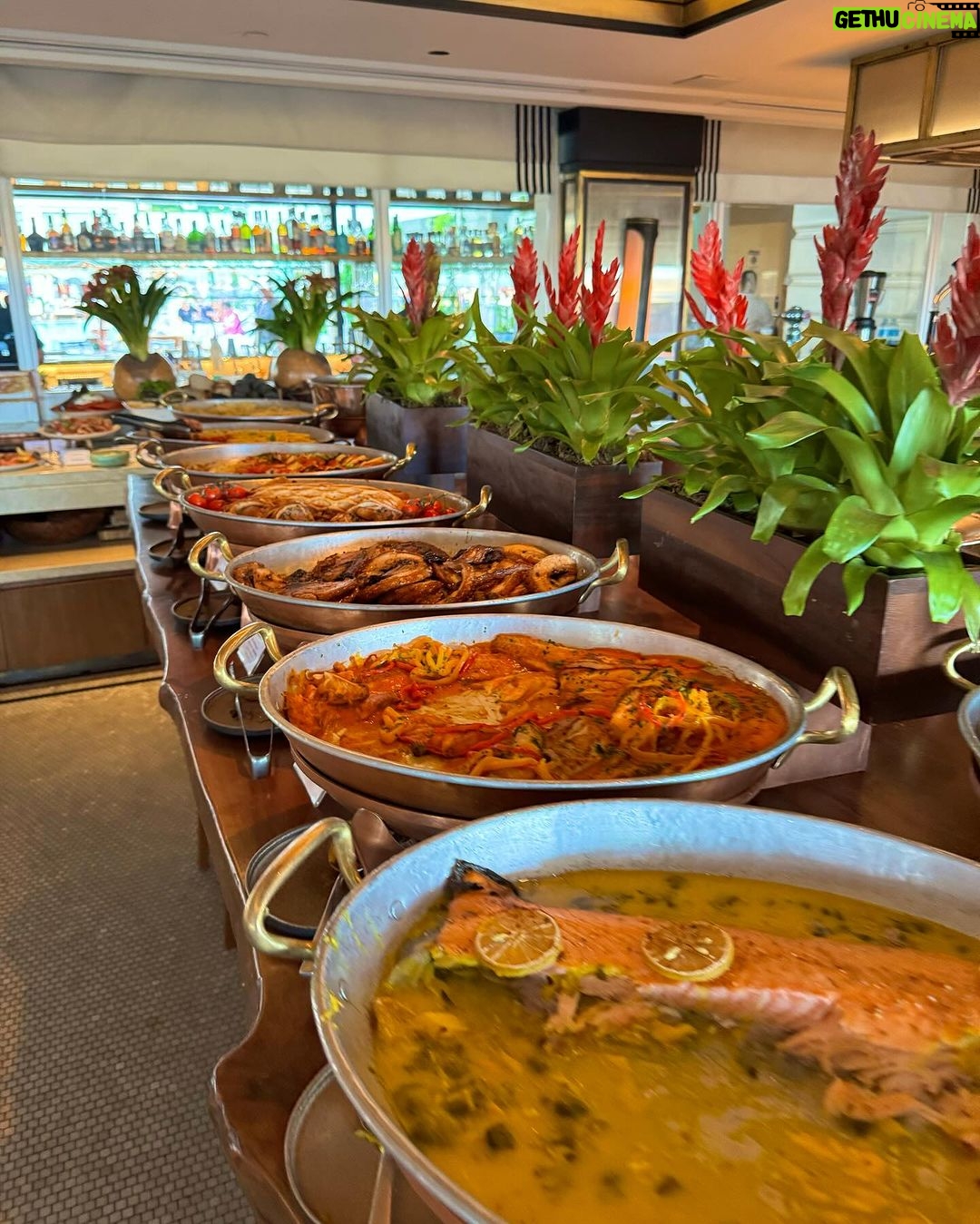 Chloe Khan Instagram - Splendid champagne Sunday brunch 🍽️ 🥂 Copacabana Palace, A Belmond Hotel