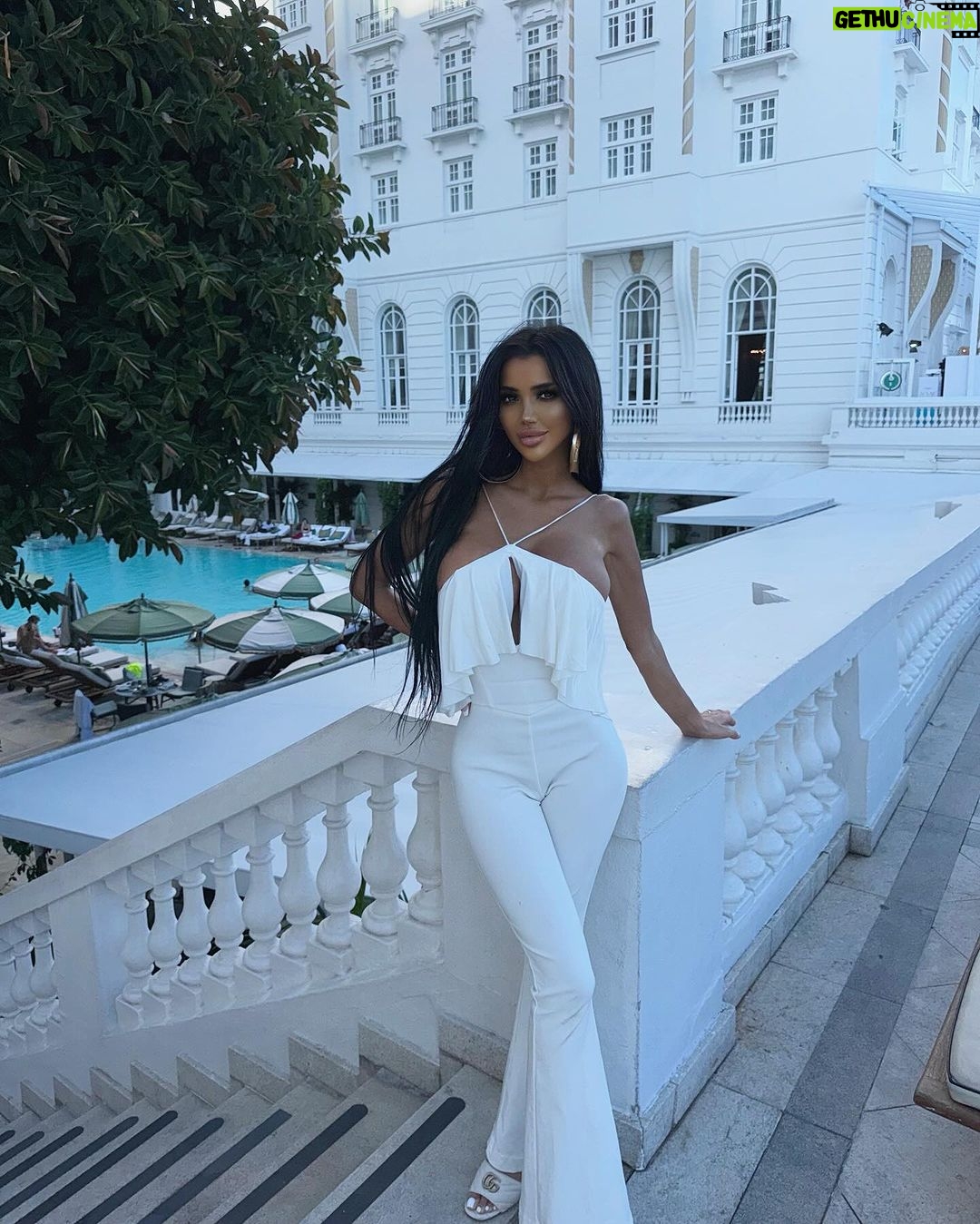 Chloe Khan Instagram - Brunch 🤍 🍽️ Copacabana Palace, A Belmond Hotel