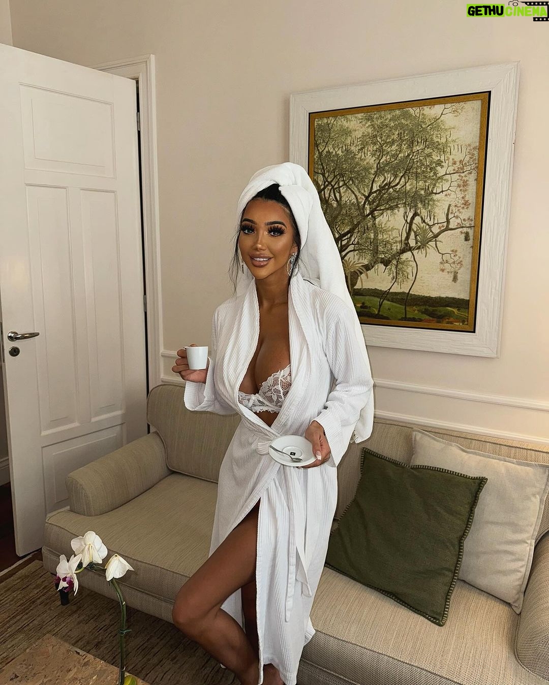 Chloe Khan Instagram - There’s nothing in my coffee cup 🤣 good morning from paradise though . Copacabana Palace, A Belmond Hotel