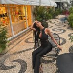 Chloe Khan Instagram - 🖤 comment what city you are in right now 🗺️ & PS have a wonderful day 🖤 Brazil