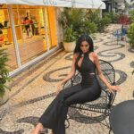 Chloe Khan Instagram - 🖤 comment what city you are in right now 🗺️ & PS have a wonderful day 🖤 Brazil
