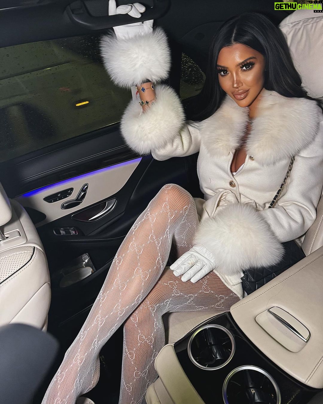 Chloe Khan Instagram - @sheesh_uk I’m on my wayyyy 🍽️ ! Sheesh Restaurant, London