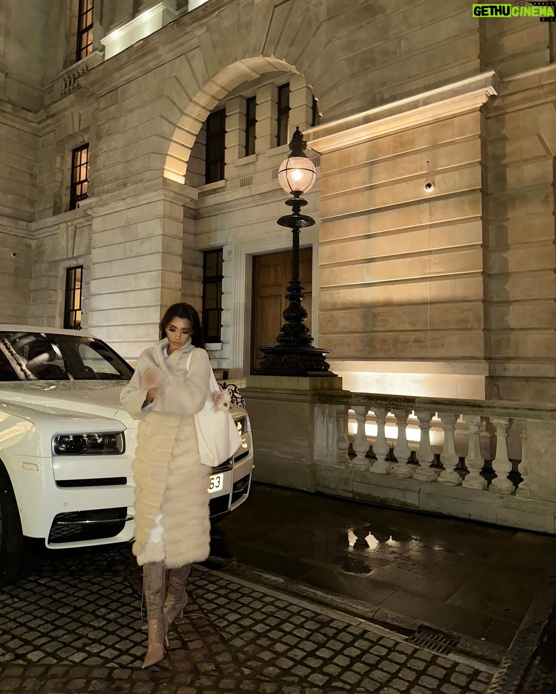 Chloe Khan Instagram - 💫London I will always love you💫 London, United Kingdom