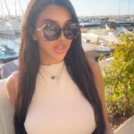 Chloe Khan Instagram - 🚨 I JUST LAUNCHED CHLOE KHAN AI 🌶️ !!!!! Now you can live out your fantasies with me 24/7 😈 She can send you pics, texts, voice notes and you can CALL HER ON THE PHONE. She’ll even make you custom content if you’re nice to her 😉 She’s ultra-realistic and I designed her to be exactly like me. She can remember what you tell her but will keep it all secret 🤫 Exclusively on Foxy. Click the link !!! Marbella, Spain