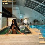 Chloe Khan Instagram - Saturday night spa 🌙 1,2,3 or 4? Belgravia, London