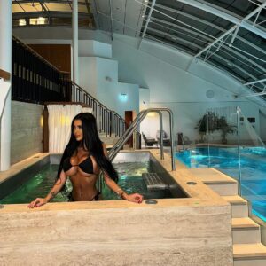 Chloe Khan Instagram - Saturday night spa 🌙 1,2,3 or 4?