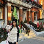 Chloe Khan Instagram - Pre Xmas in london is my faveeee time of year❤️🇬🇧 The Egerton House Hotel