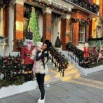 Chloe Khan Instagram - Pre Xmas in london is my faveeee time of year❤️🇬🇧 The Egerton House Hotel