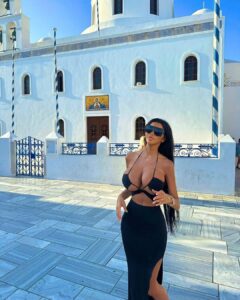 Chloe Khan Instagram - Todays gift goes to @miklala_g 🤗 ( see my stories for live selection ) lots more gifts coming most days before Xmas ❤️ 𝙂𝙞𝙫𝙚𝙖𝙬𝙖𝙮