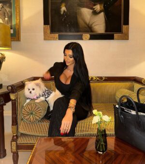 Chloe Khan Instagram - 🖤