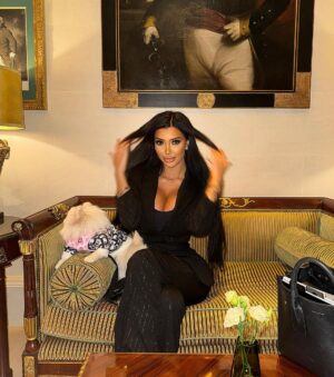Chloe Khan Instagram - 🖤