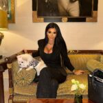 Chloe Khan Instagram - 🖤 Lanesborough Hotel, Hyde Park, London.