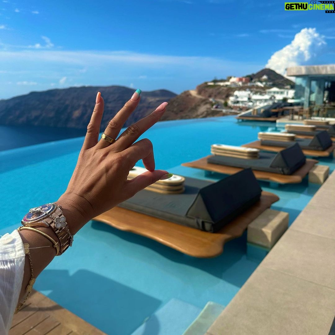 Chloe Khan Instagram - Cavo Tagoo Santorini