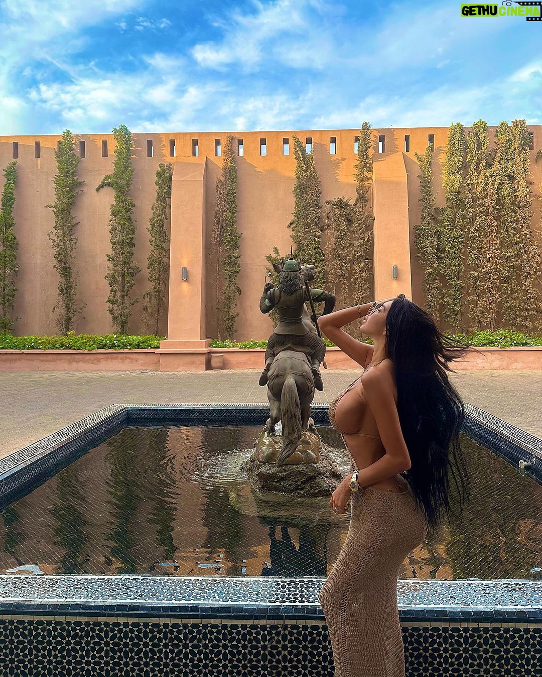 Chloe Khan Instagram - š My tastes are simple , Iām easily satisfied with the best š Selman Marrakech