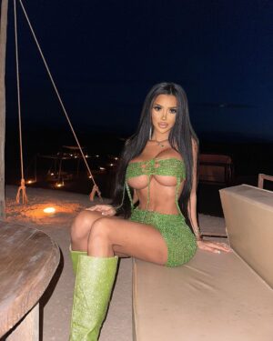 Chloe Khan Instagram - Just had the most incredible night in the desert 🌵 🐪 pic1,2or3?