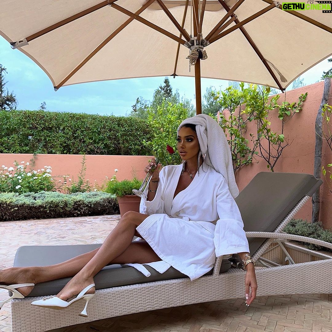 Chloe Khan Instagram - Very well thanks for asking 🌹😜 The Oberoi, Marrakech