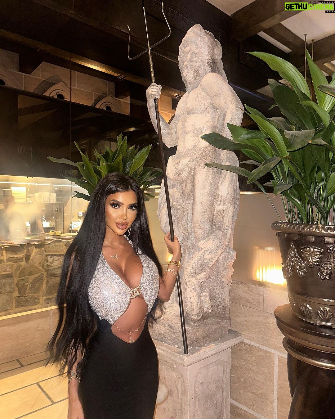Chloe Khan Instagram - @sheesh_uk nights 🖤 Dress by @catwalk_connection Sheesh Restaurant, London
