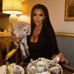 Chloe Khan Instagram - Sheltering from the storm earlier ☔️ 🦪 ps how am I not at a Halloween party tonight 😅 The Lanesborough