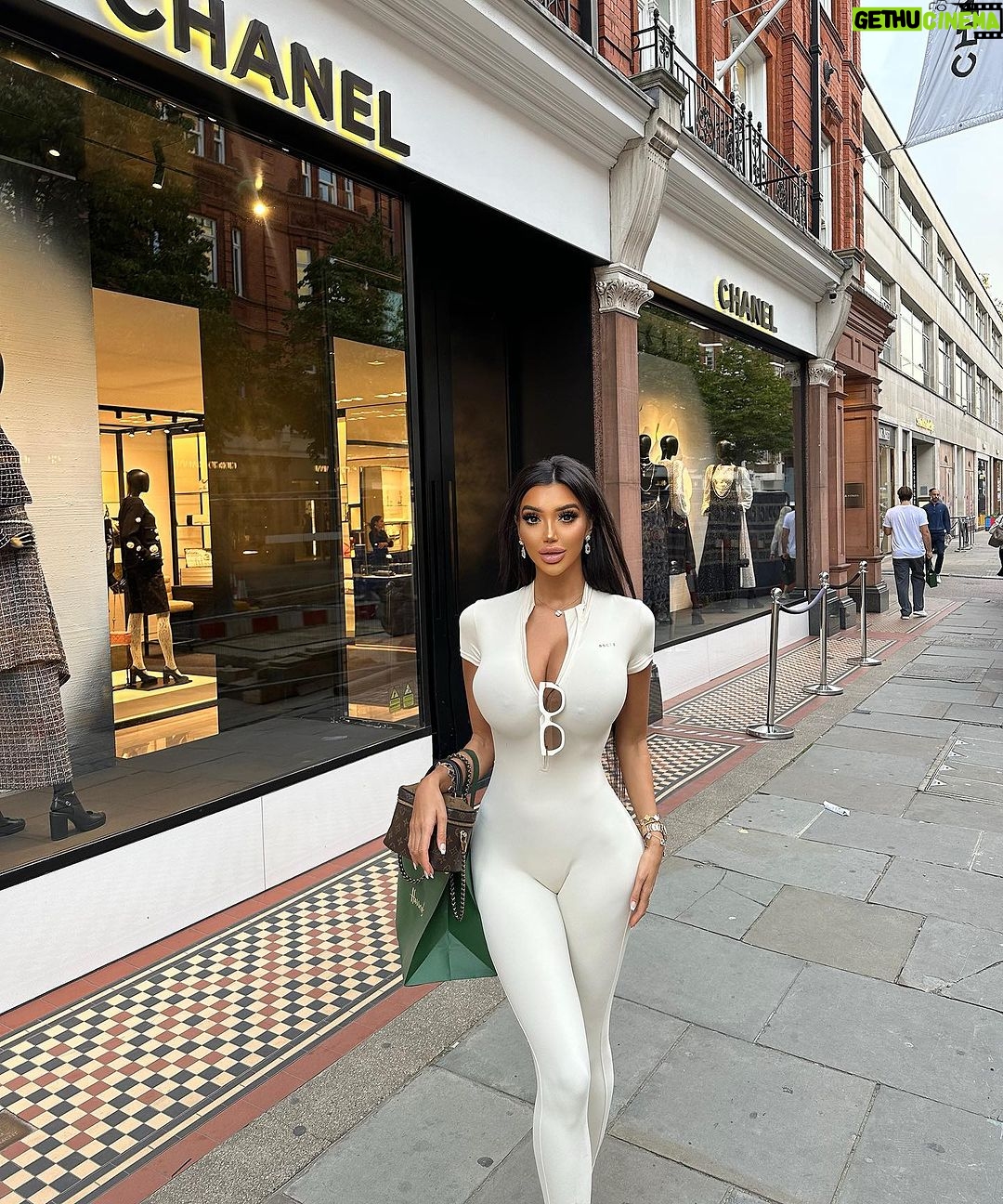 Chloe Khan Instagram - Jumpsuit from @d.d.c.t.d 💫 🤍 Knightsbridge