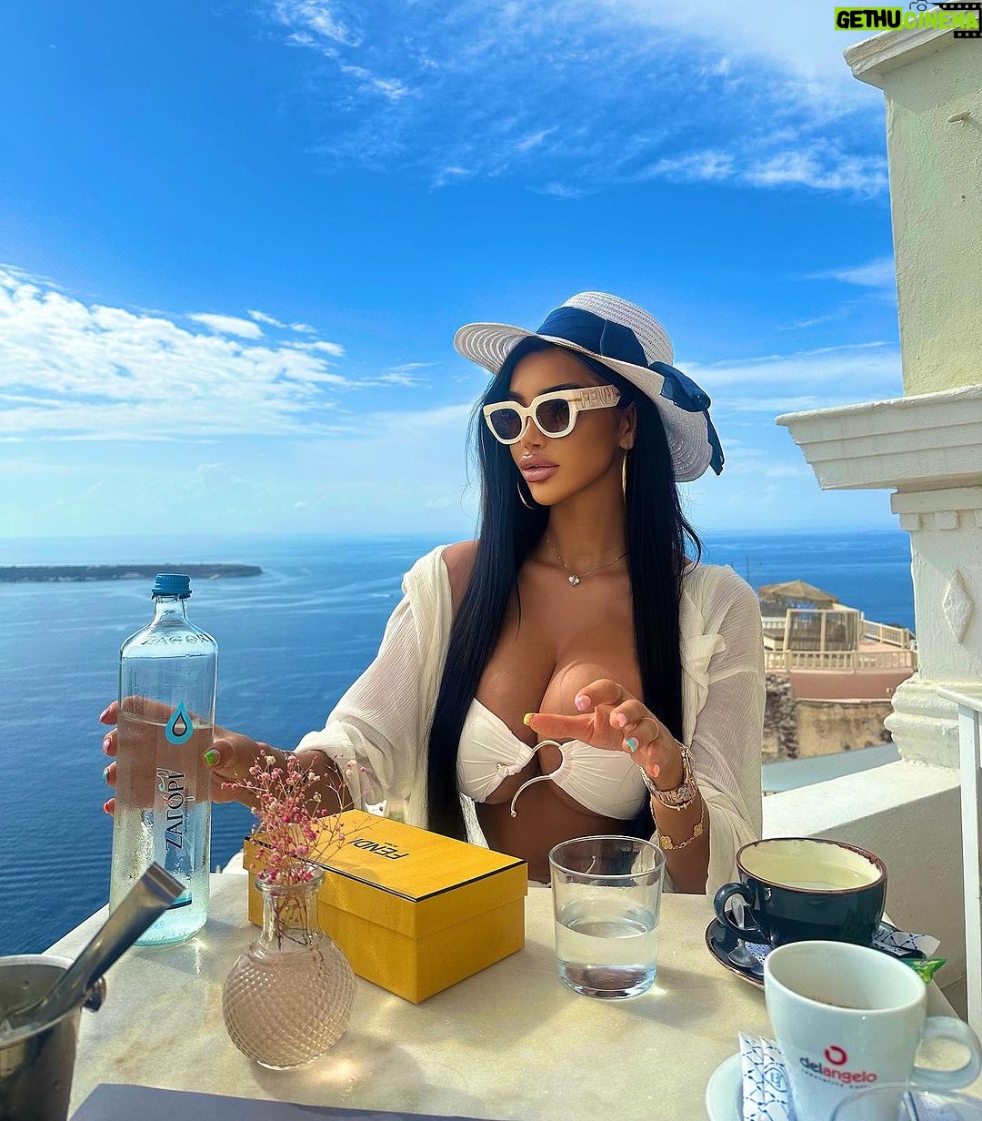 Chloe Khan Instagram - Itβs a wonderful world π so thankful for this life π Santorini, Greece