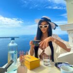 Chloe Khan Instagram - It’s a wonderful world 🌍 so thankful for this life 💙 Santorini, Greece