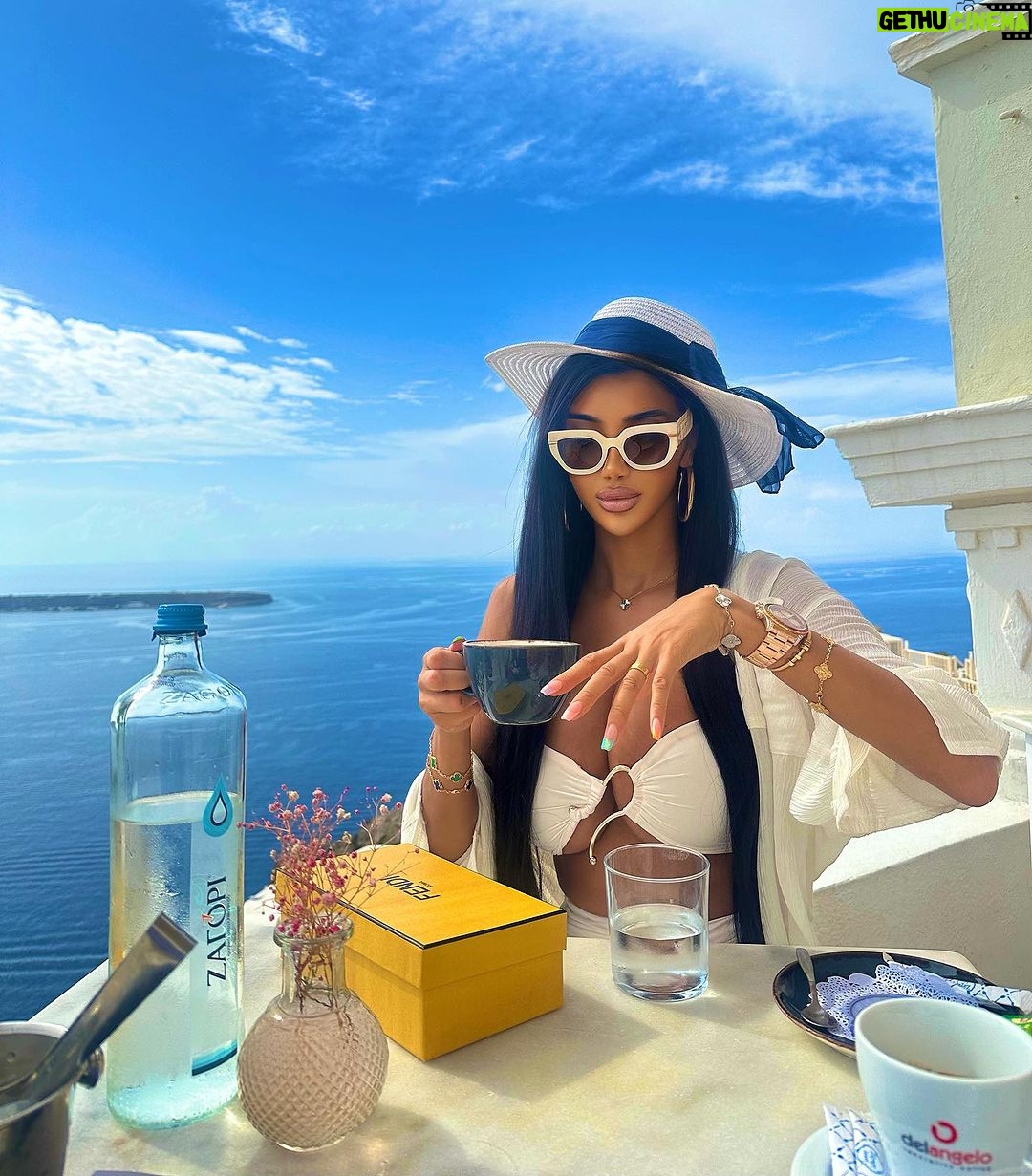 Chloe Khan Instagram - Itβs a wonderful world π so thankful for this life π Santorini, Greece